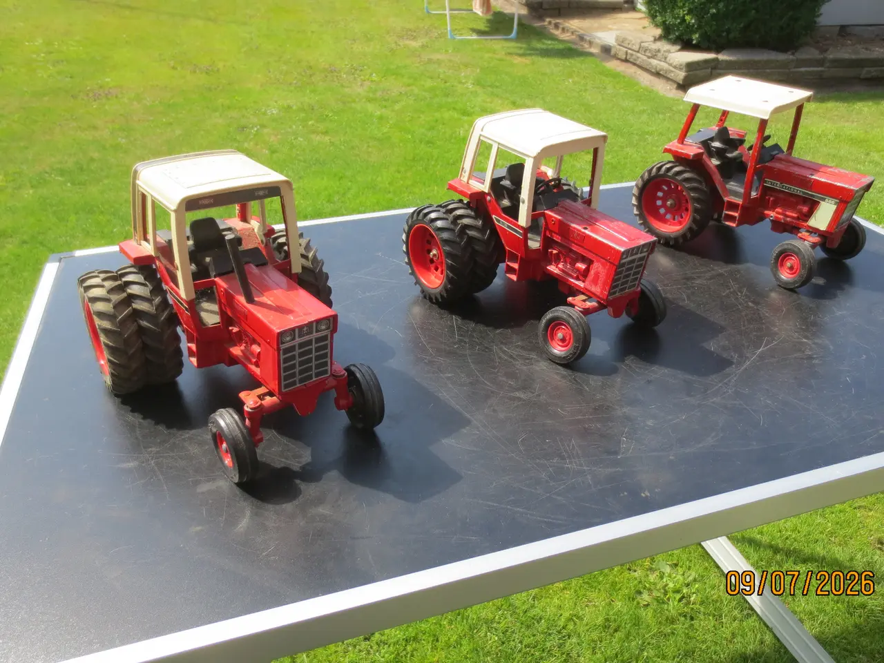 Billede 1 - 3 stk Modeltraktor IH International 1586 -886