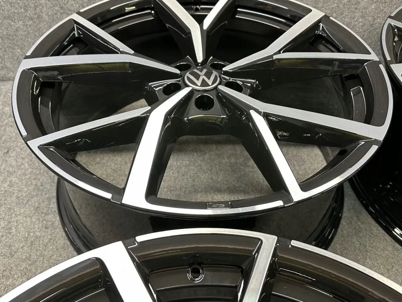 Billede 2 - ALUFÆLGE VW TOUAREG III R-Line Estoril 22''