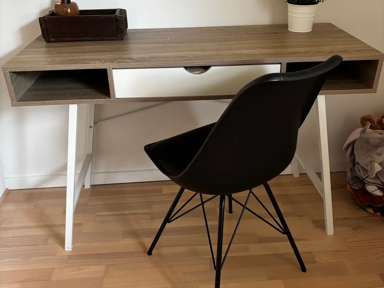 Billede 1 - Skrivebord fra Jysk