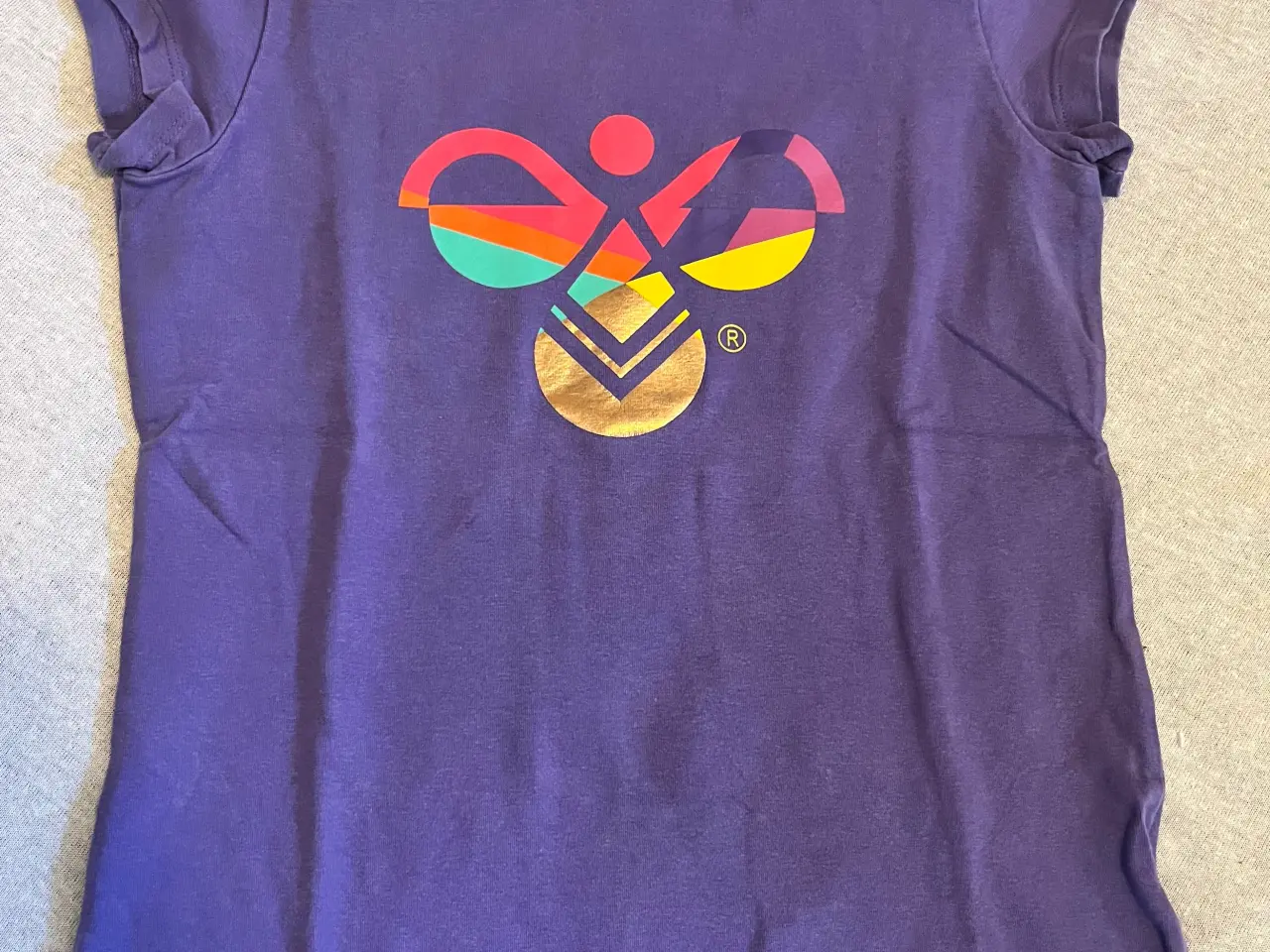Billede 1 - T-shirt fra Hummel.