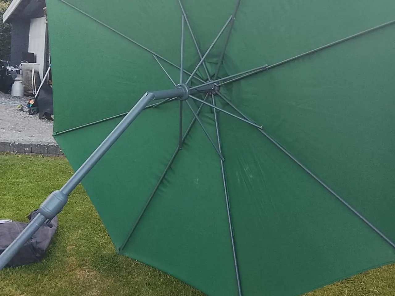 Billede 6 - Jeg sælger en parasol, som er virkelig stor og næs