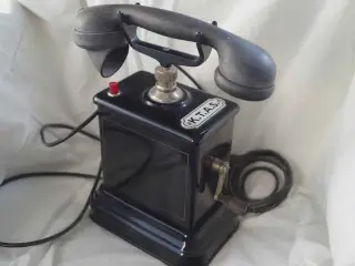Gammel K.T.A.S. telefon med håndsving