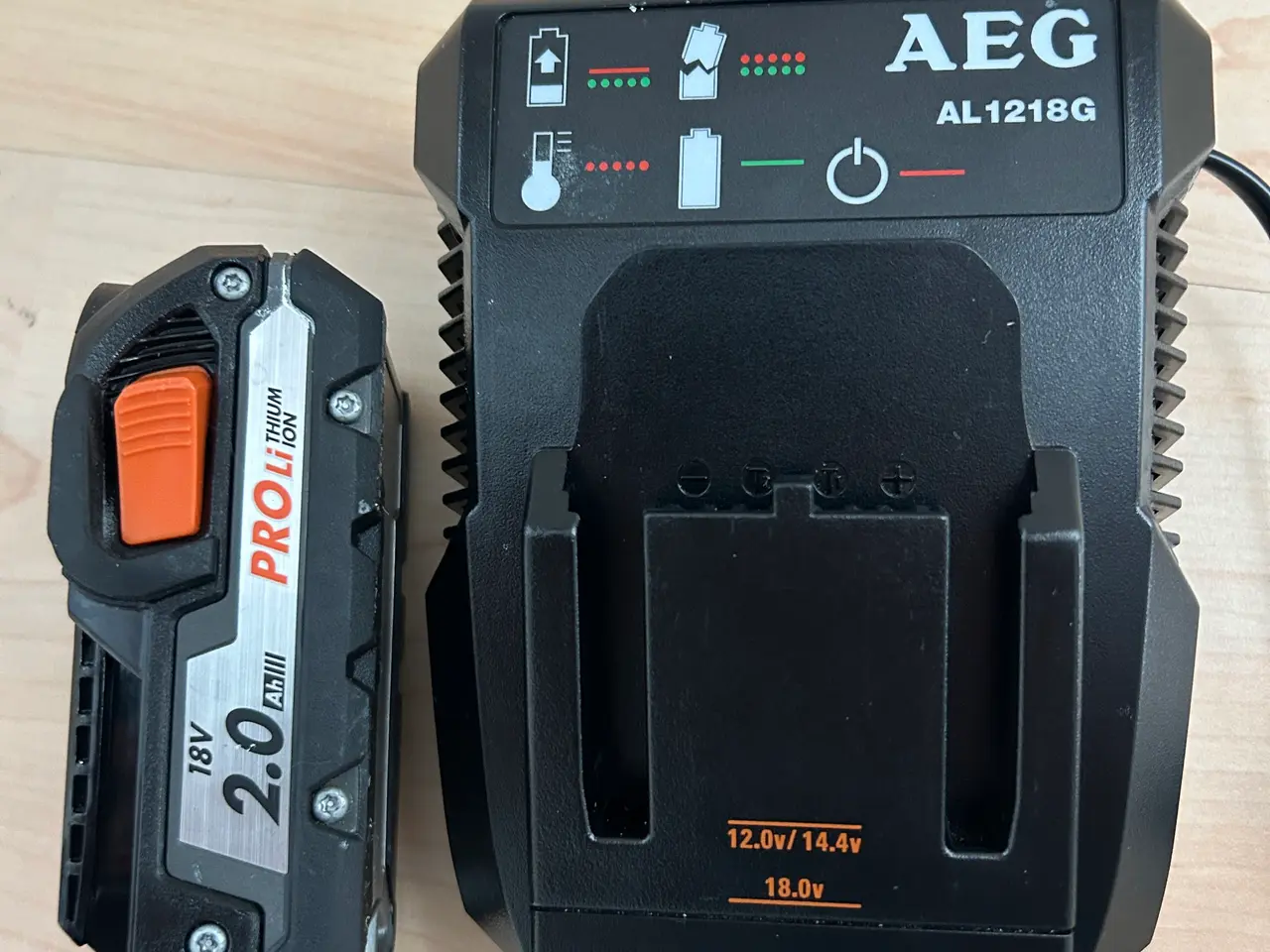 Billede 4 - AEG poplader med god batteri 18v 2,0Ah