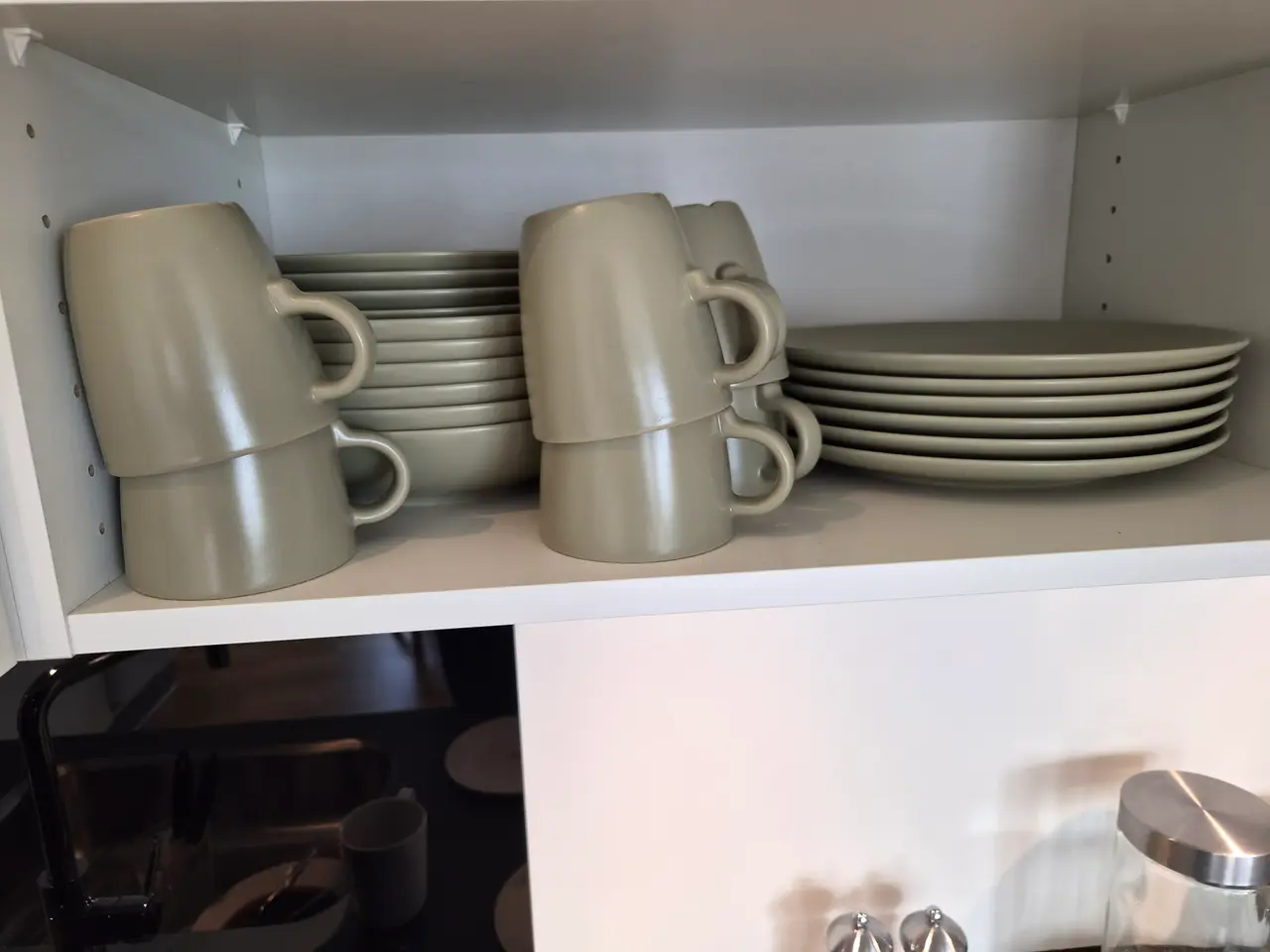 Billede 1 - Krus og tallerkner 
