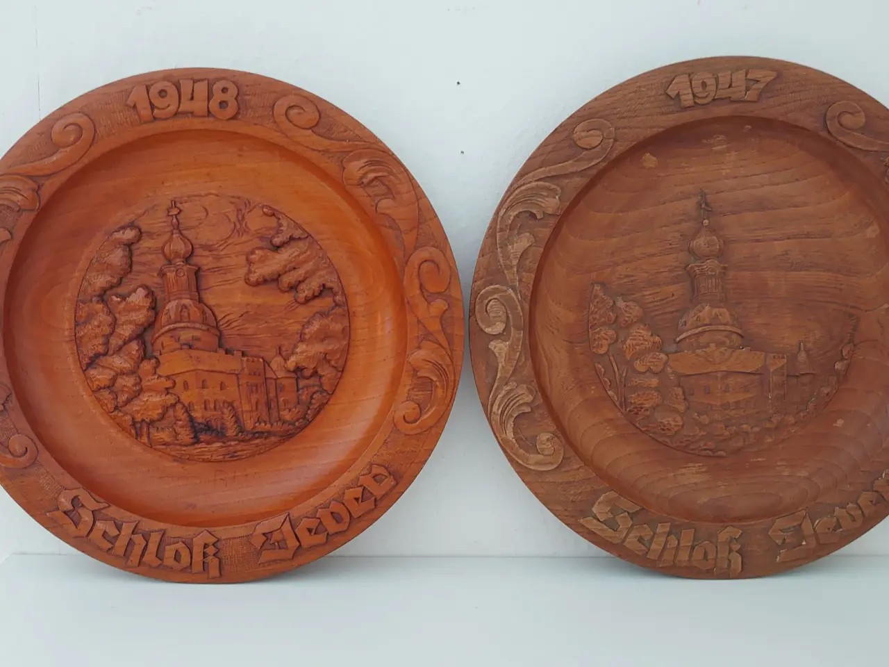 Billede 1 - 2 træplatter fra 1947 og 1948 med slotsmotiver.