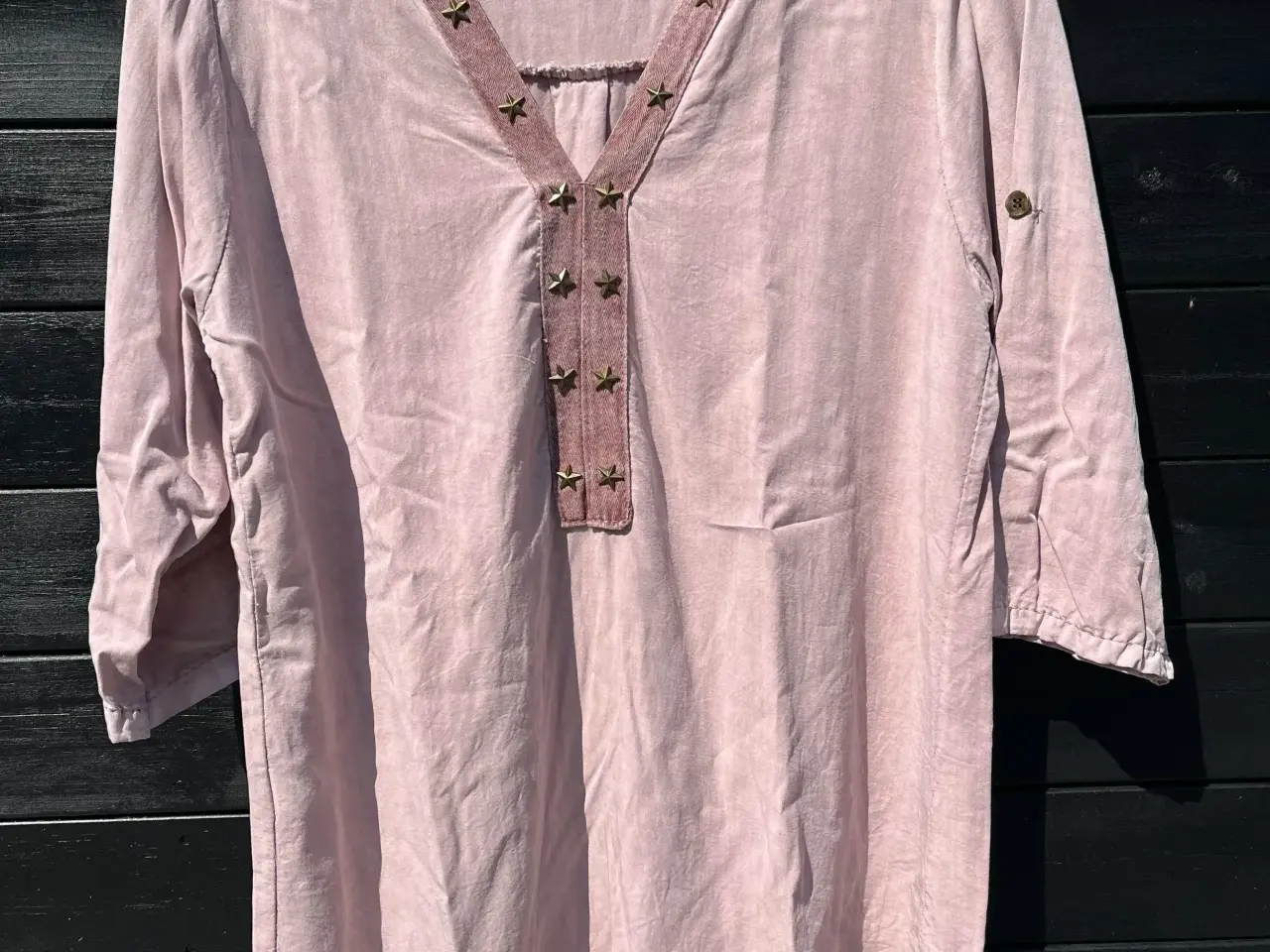 Billede 1 - Lyserød bluse med 3/4 ærmer str m/l