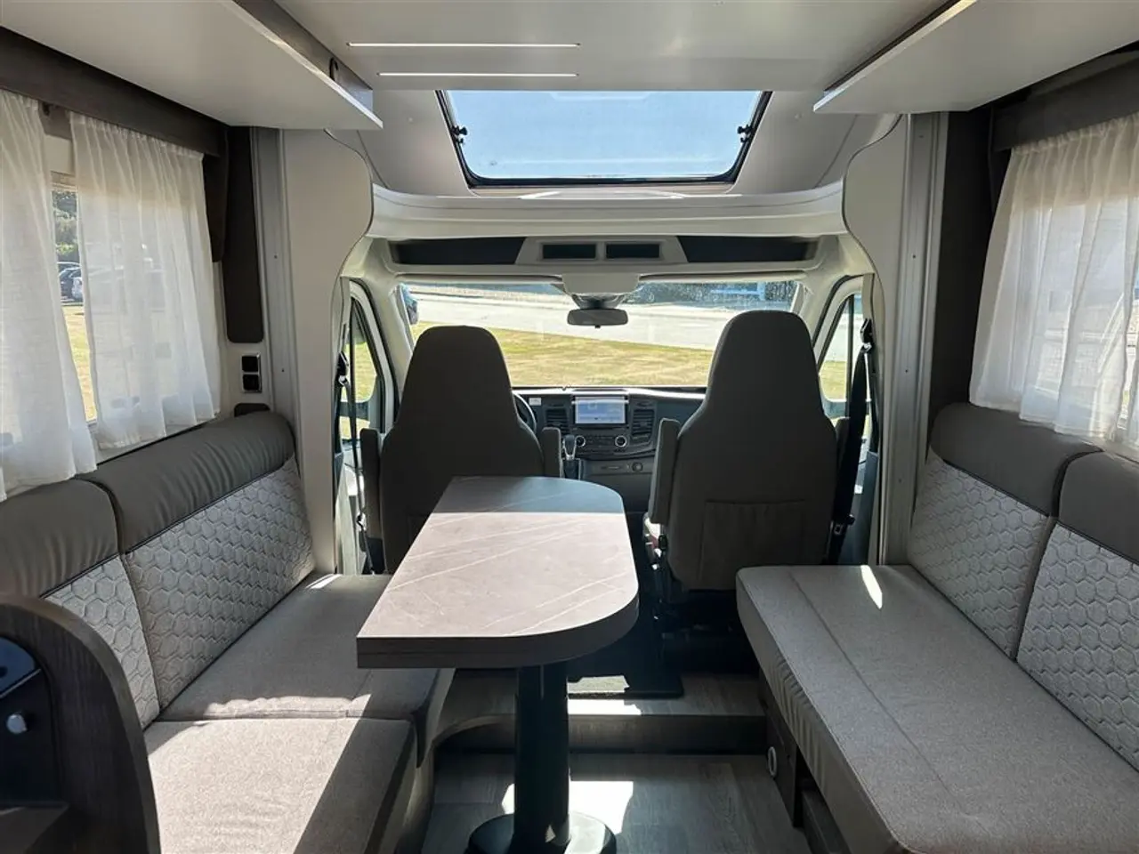 Billede 3 - 2025 - Benimar Tessoro 488 SELECT Benimar 488 (2025) Delintegreret luksus med ekstrem strømpakke og adaptiv fartpilot