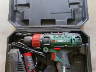 Batteridrevet slagboremaskine