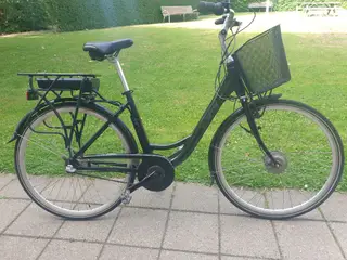 Damecykel. Elcykel med kurv, 3 gear og 47 cm stel