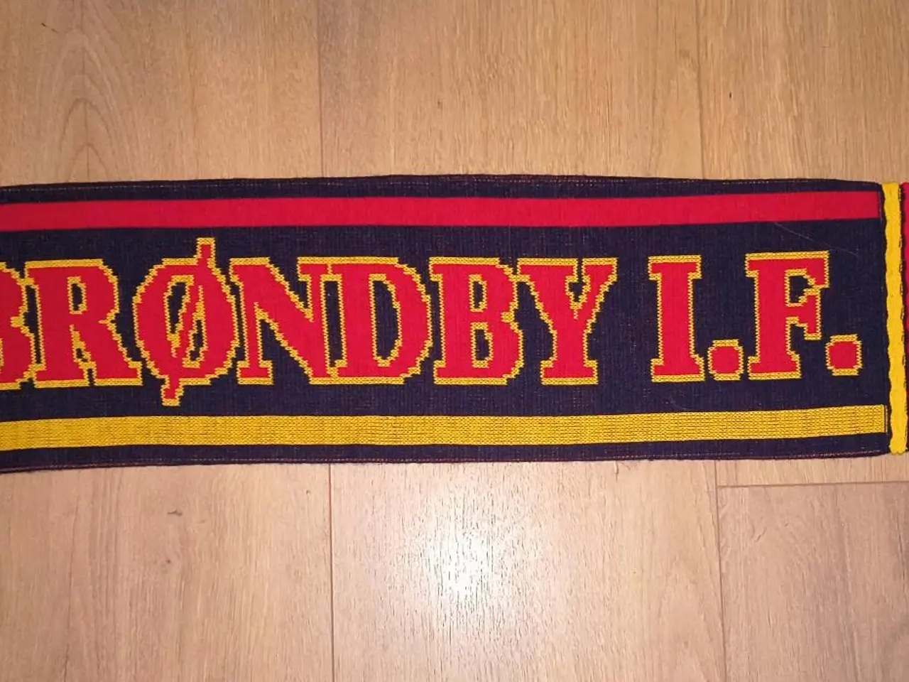 Billede 2 - BRØNDBY IF RETRO HALSTØRKLÆDE, 145 CM