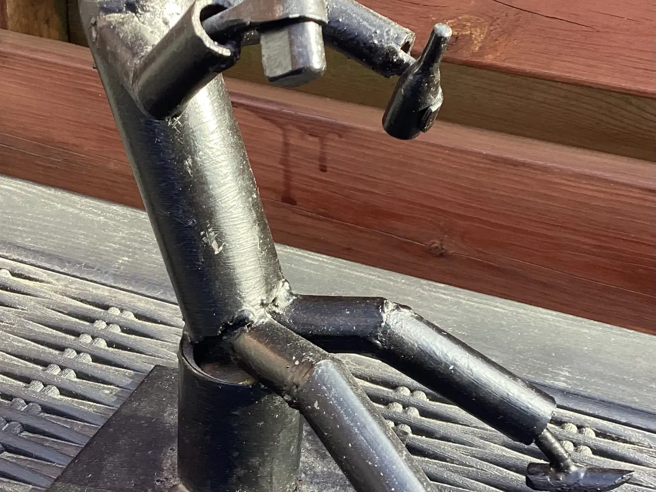 Billede 1 - Metal skulptur af drikkende mand/robot