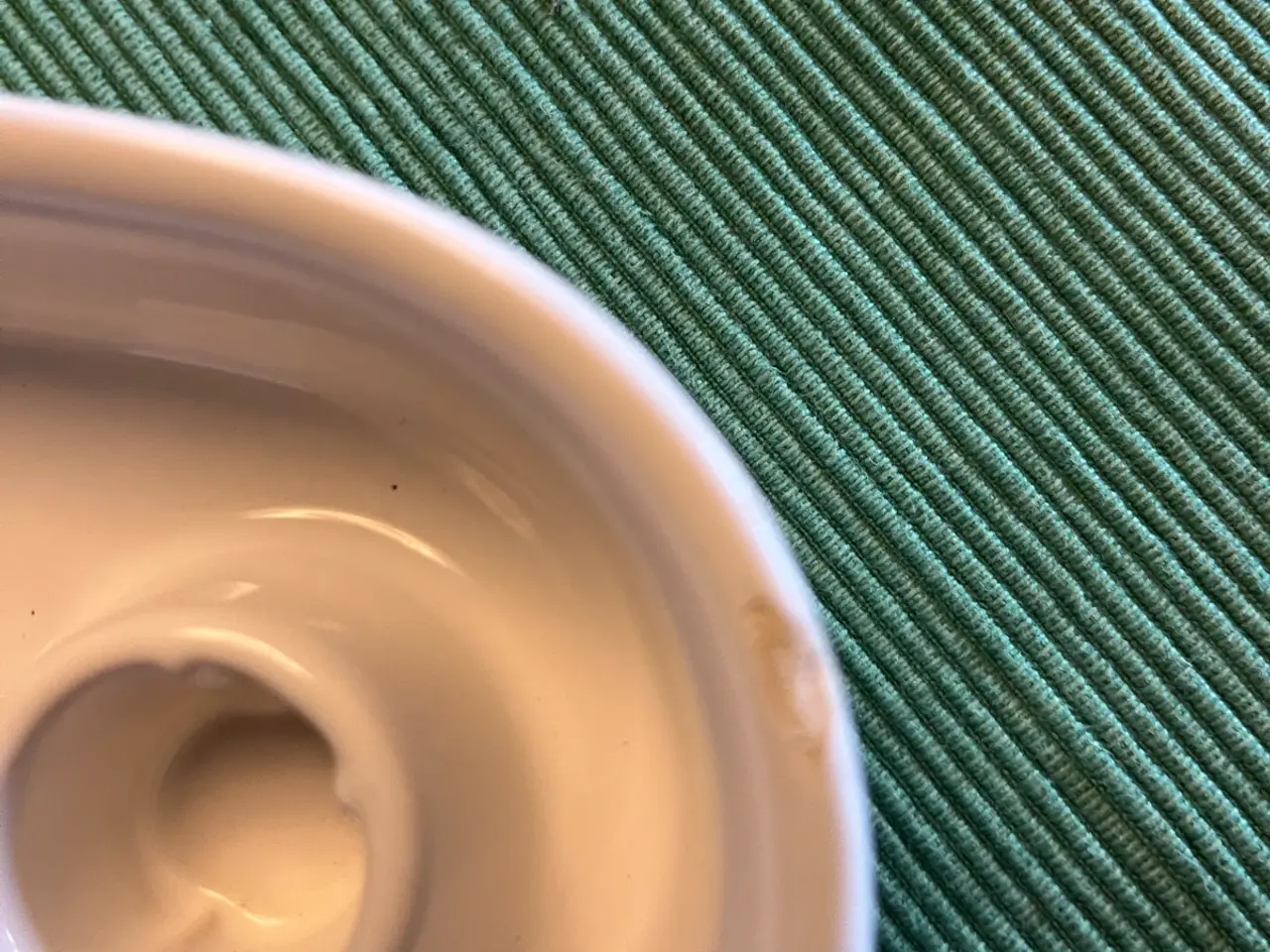 Billede 4 - Klassisk hvid adventsstage i keramik – Perfekt til