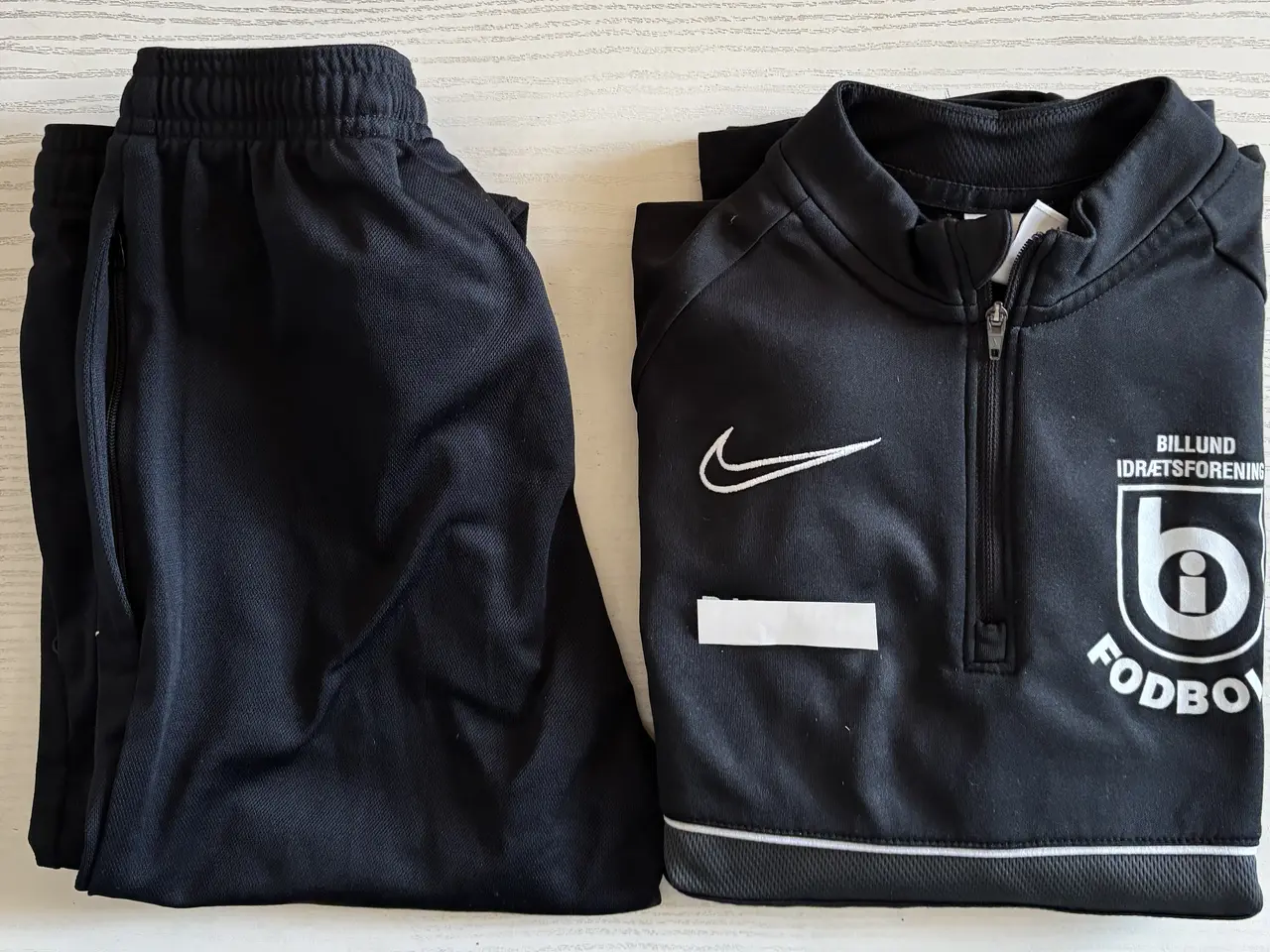Billede 1 - Sportstøj, Træningsdragt Nike str. 137-147