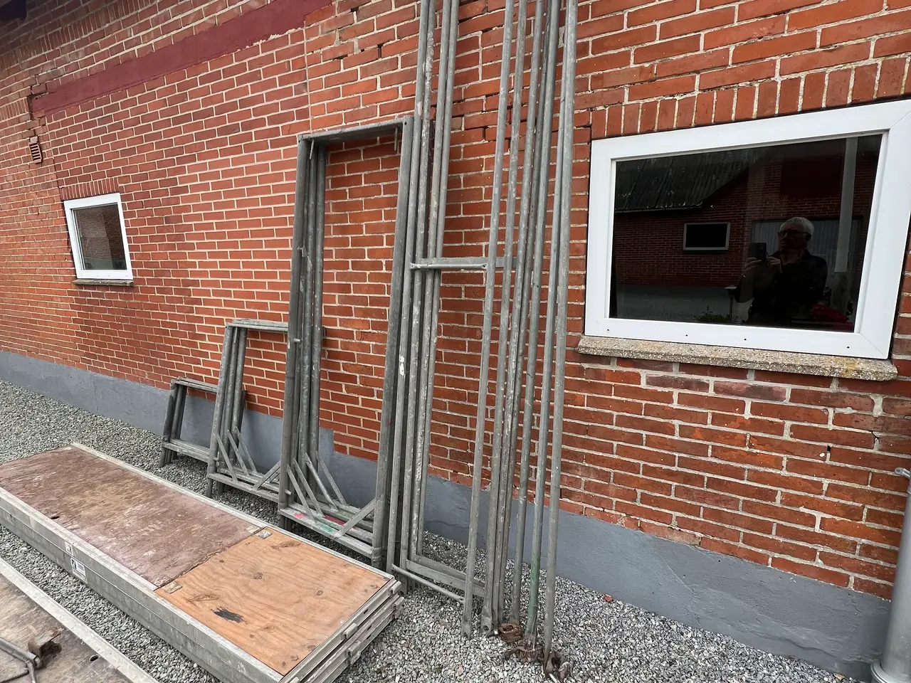 Billede 2 - Facade stillads.