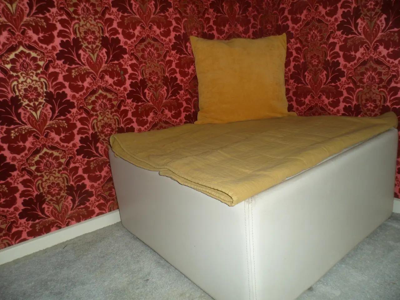 Billede 1 - stor PUF 80x80 x 40 cm / Ringkøbing