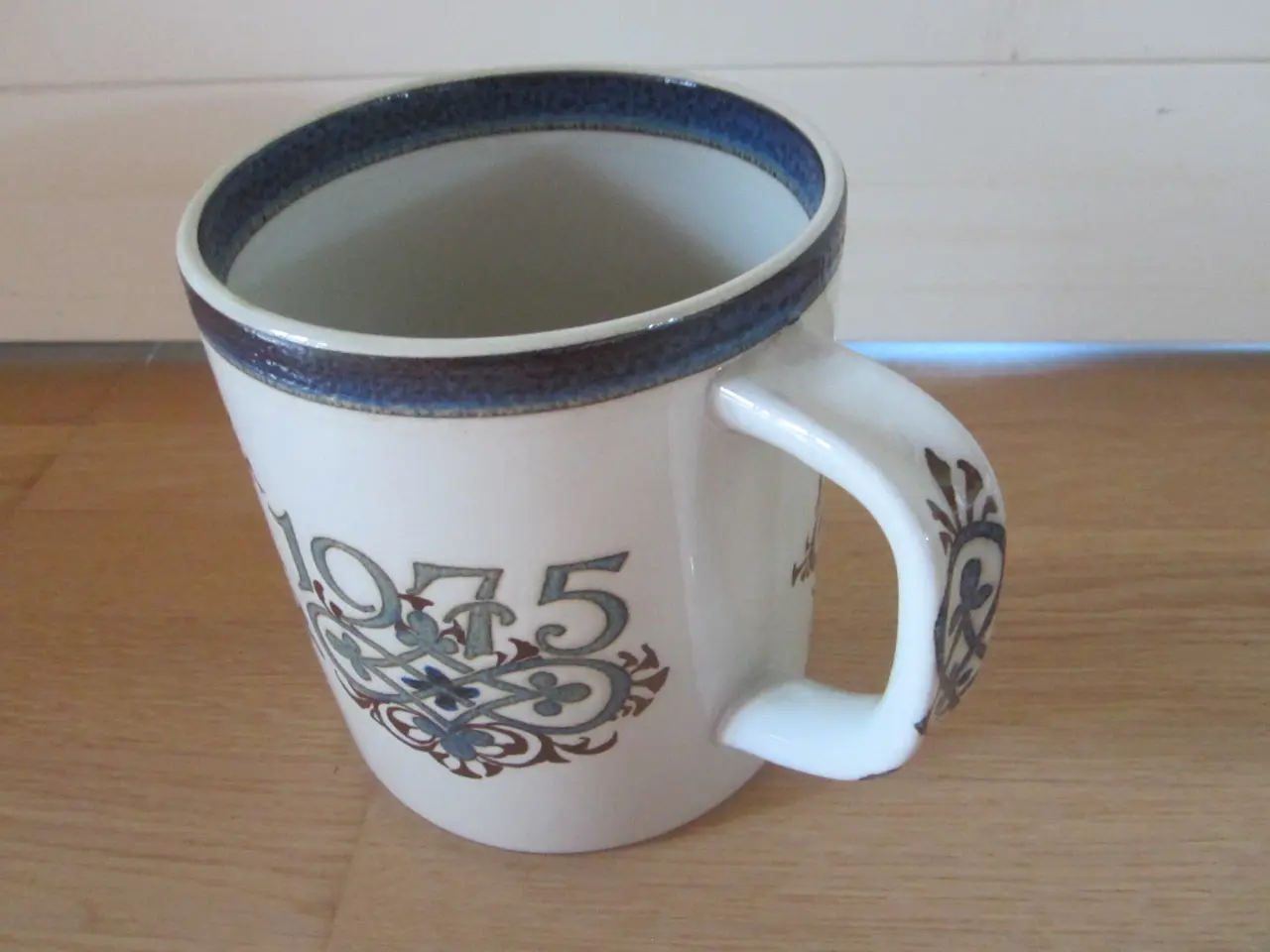 Billede 4 - Stor Royal Copenhagen jubilæums krus 1775-1975