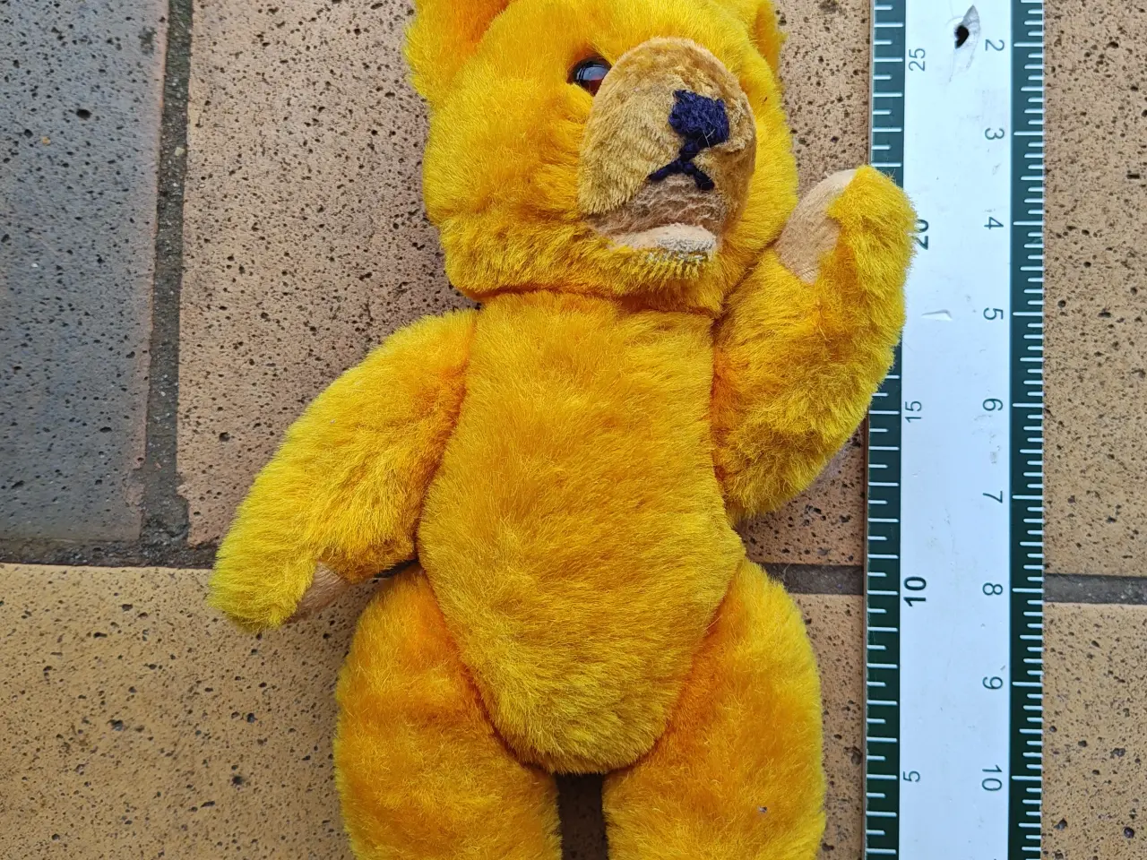 Billede 1 - Gammel Bamse bjørn der kan bevæge arme og ben