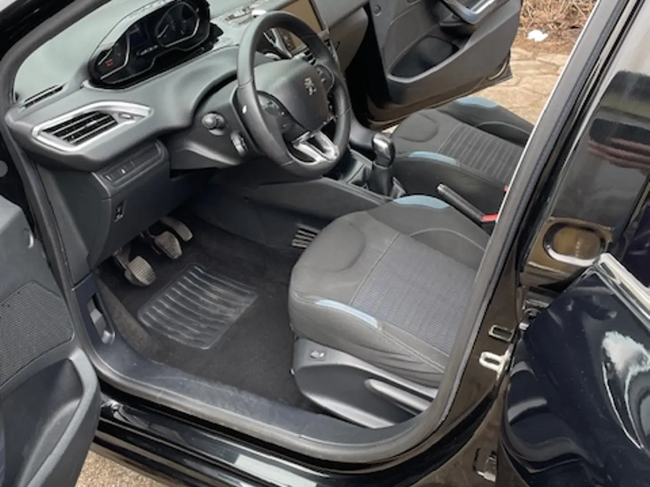 Billede 10 - Kør hjem i fin Peugeot 208 Allure sky.