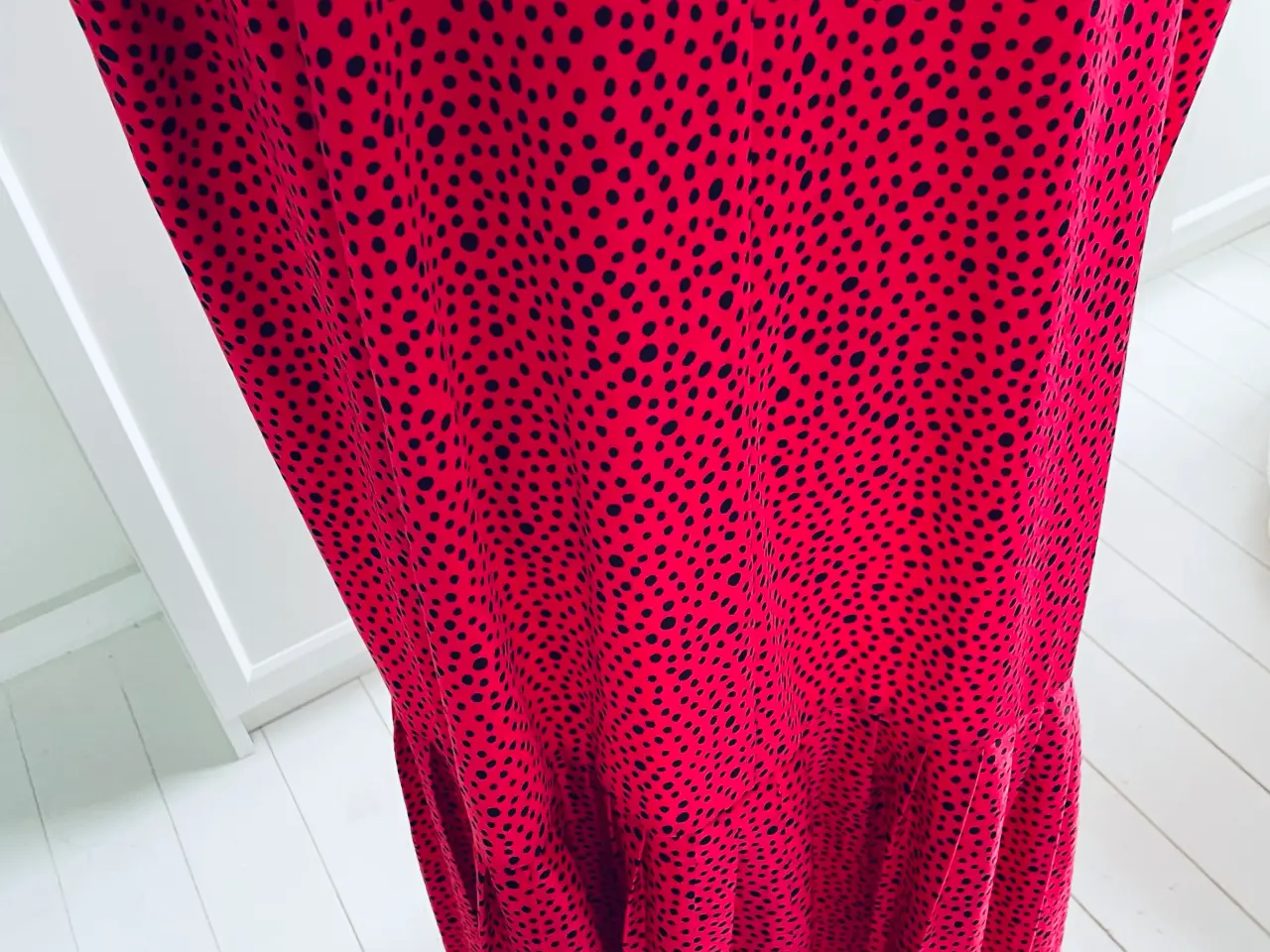 Billede 3 - + size kjole fra Paige made in England