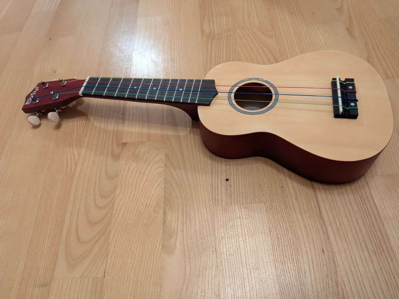 Billede 1 - Everjoys ukulele med taske og tilbehør – ubrugt