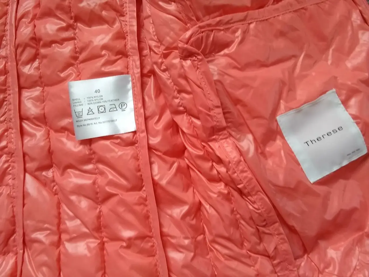 Billede 3 - Dun vest.  Mærke Therese
