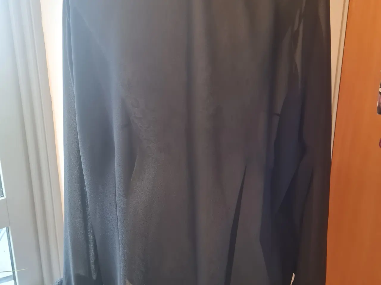 Billede 2 - Sort cardigan fra QNeel str 48