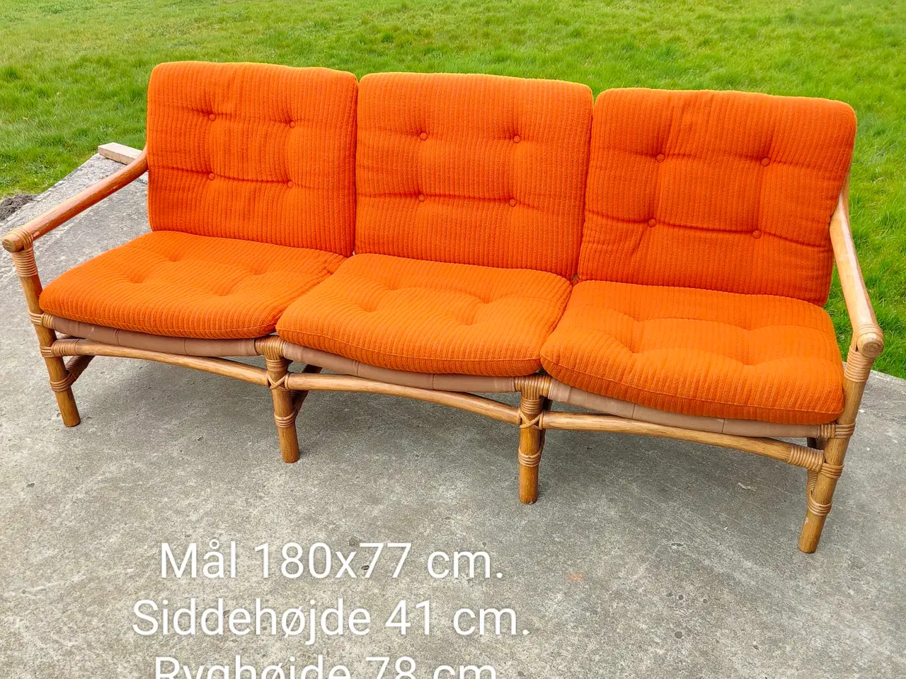 Billede 7 - Flot RETRO bambus sofa med orange hynder og bord
