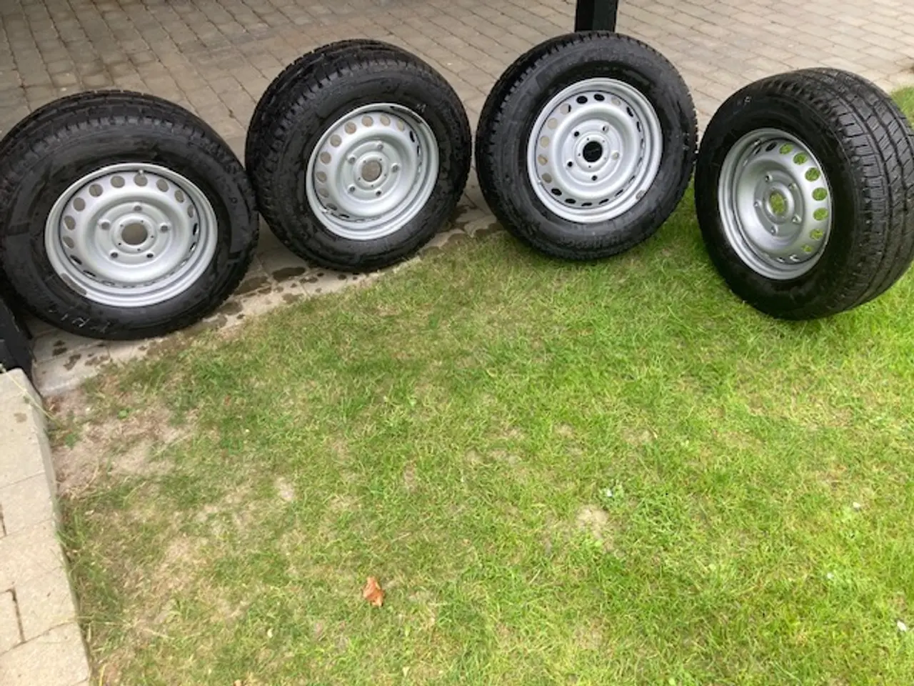 Billede 1 - 4 næsten nye vinterdæk til Ford transit/Autocamper