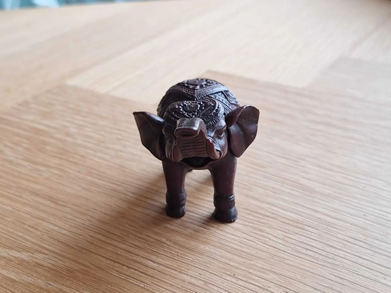 Billede 2 - Rød elefant