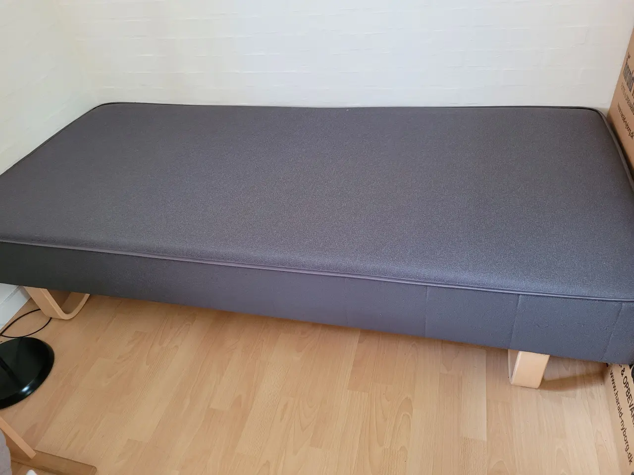 Billede 1 - Pæn boxmadras inkl meder