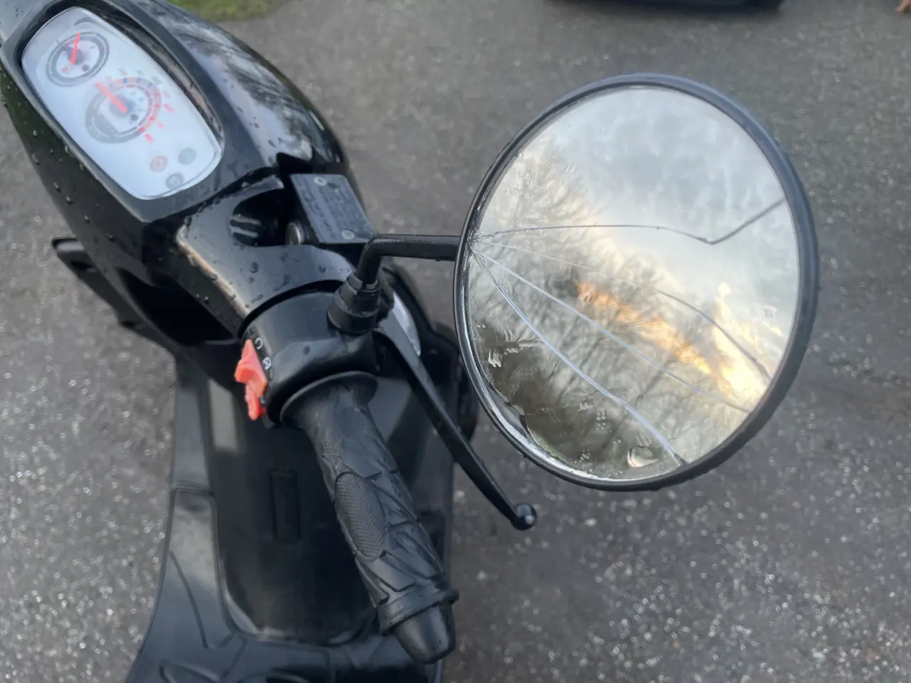 Billede 4 - Scooter Moto cr Hot 50