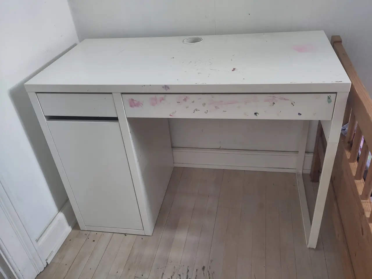 Billede 1 - Smalt skrivebord til junior