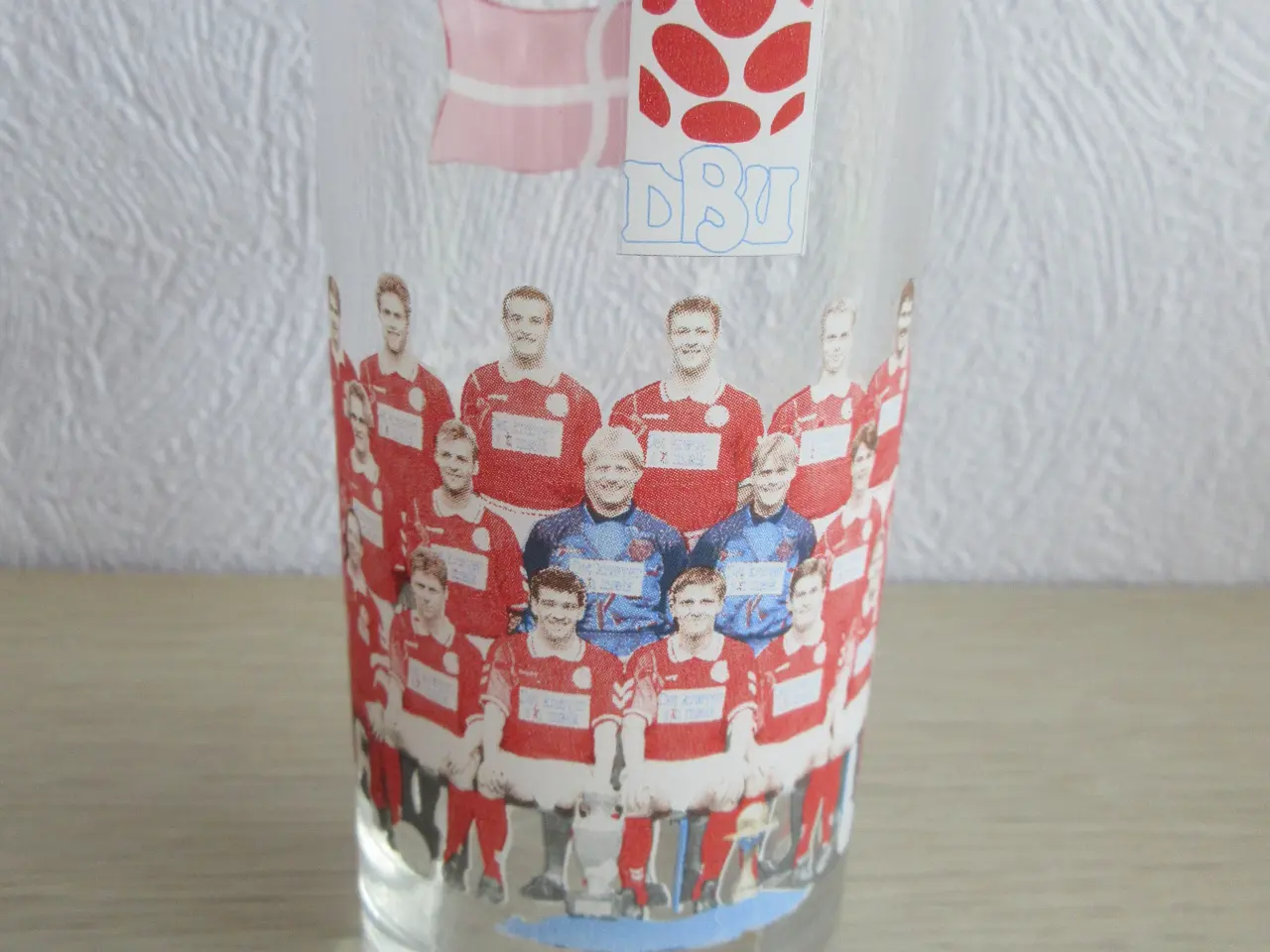 Billede 1 - Glas med billede af "det gamle" fodboldlandshold ;