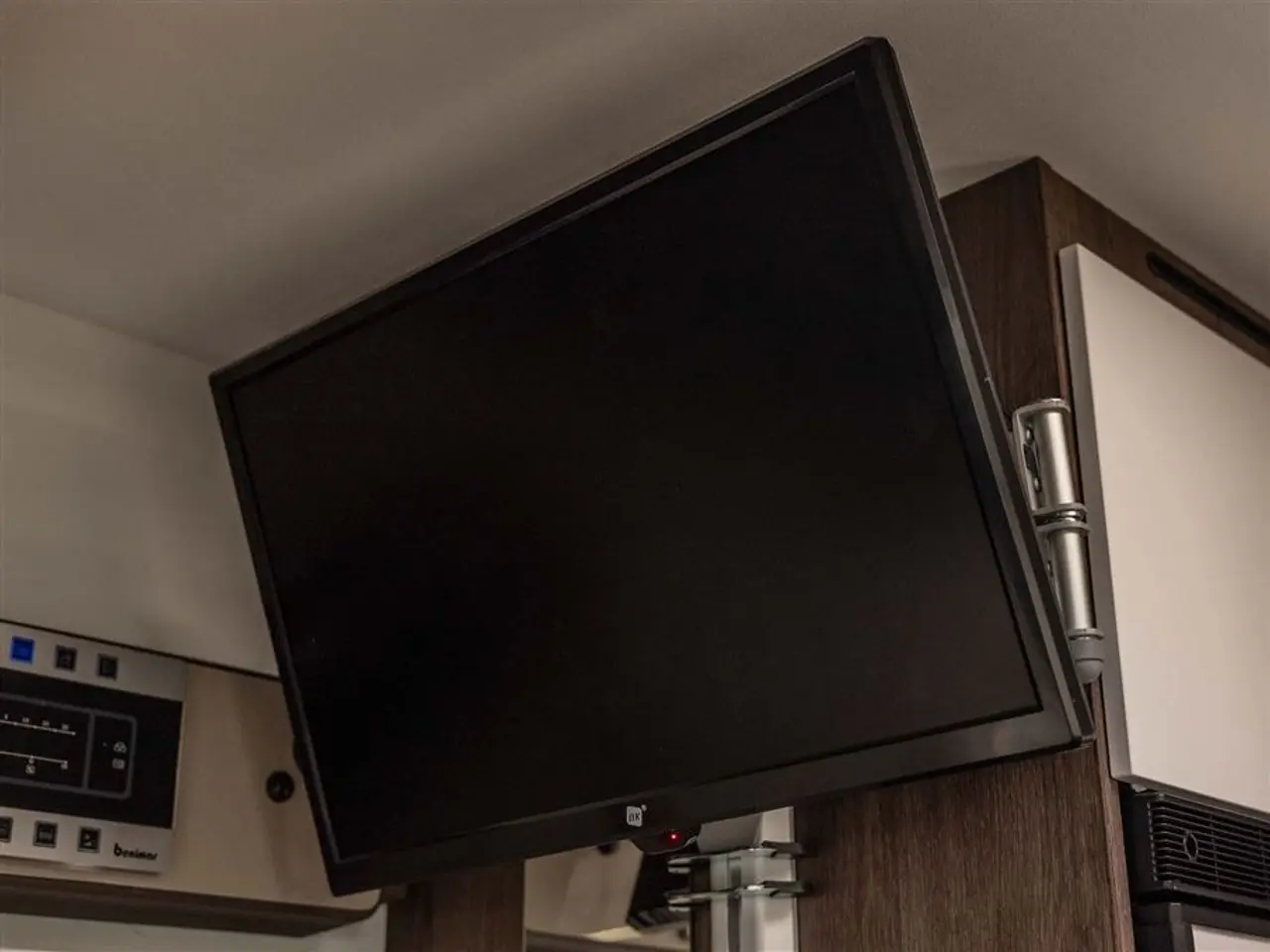 Billede 41 - 2027 - Benimar Tessoro T463 UP Automat gear - Dieselfyr - 12V kompressor køl - 200W solcelle