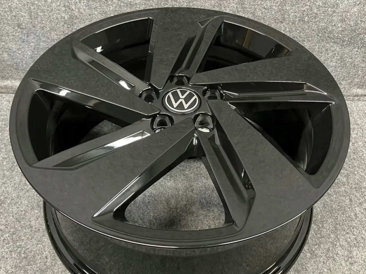 Billede 1 - ALUFÆLGE VW POLO MILTON 2G0 17"