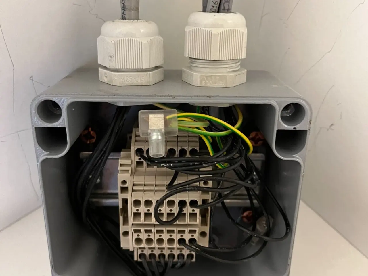 Billede 4 - Metal Electrical Junction Box w/ DIN Rail Terminal