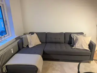 Grå moderne sofa 
