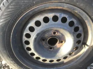 Pæne dæk på fælge til Honda