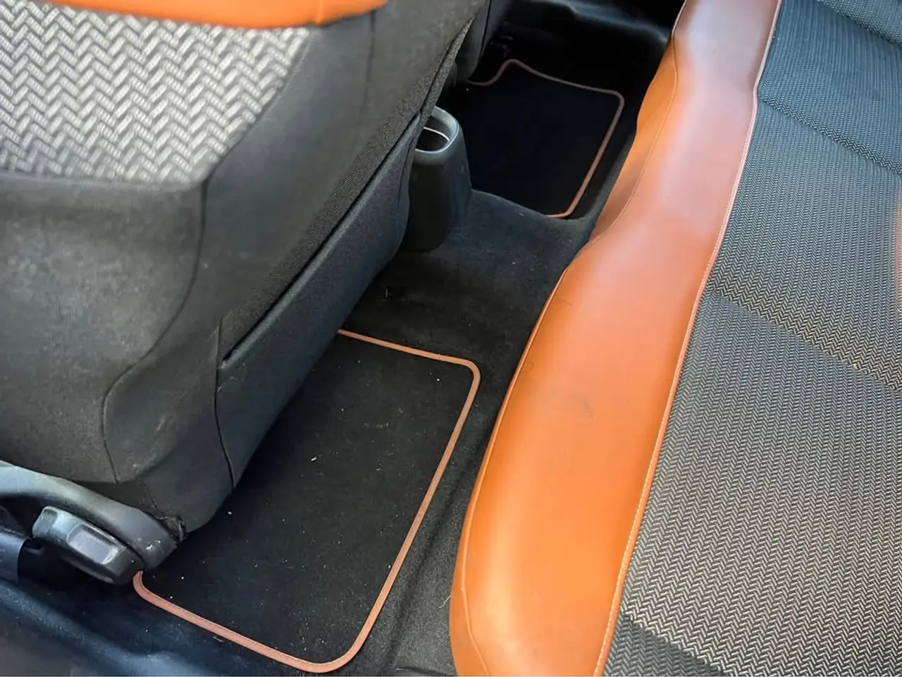 Billede 9 - Citroën C3 1.6 BlueHDi – Nysynet – Kun 520 kr. i h