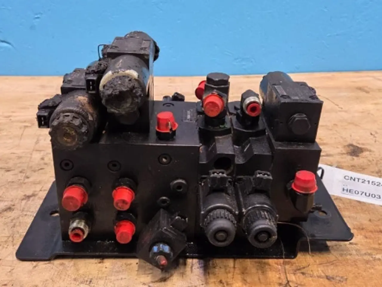Billede 2 - New Holland CR9.90 Hydraulikventil 84457511