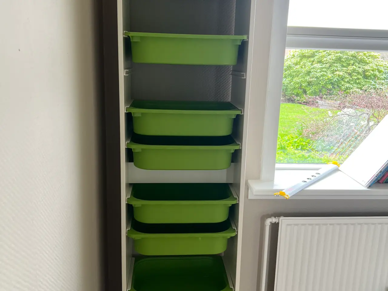Billede 1 - Ikea reol Trofast + 3 Ikea børnestole