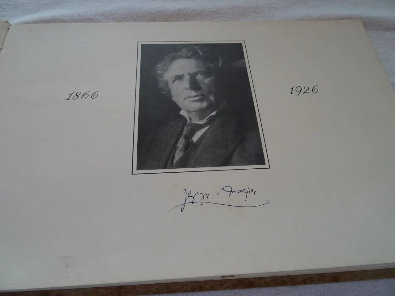 Billede 4 - Jeppe Åkjær Jacob og hans sønner