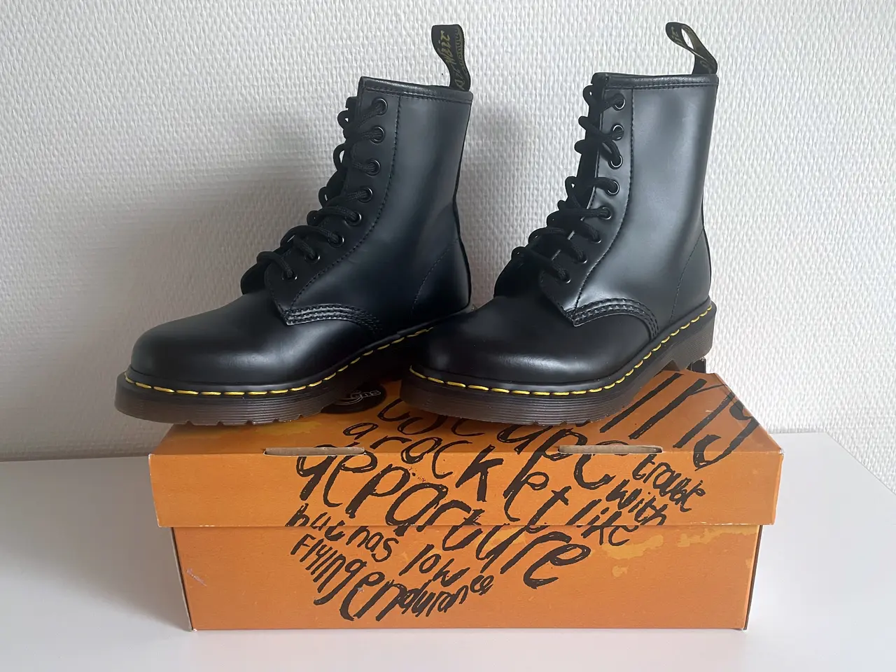 Billede 1 - Nye Dr. Martens 1460 støvler i sort smooth læder
