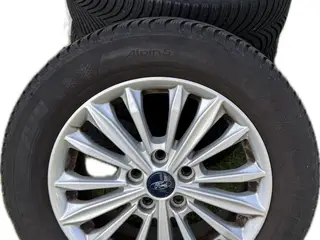 Originale Ford Alu fælge med gode vinterdæk.