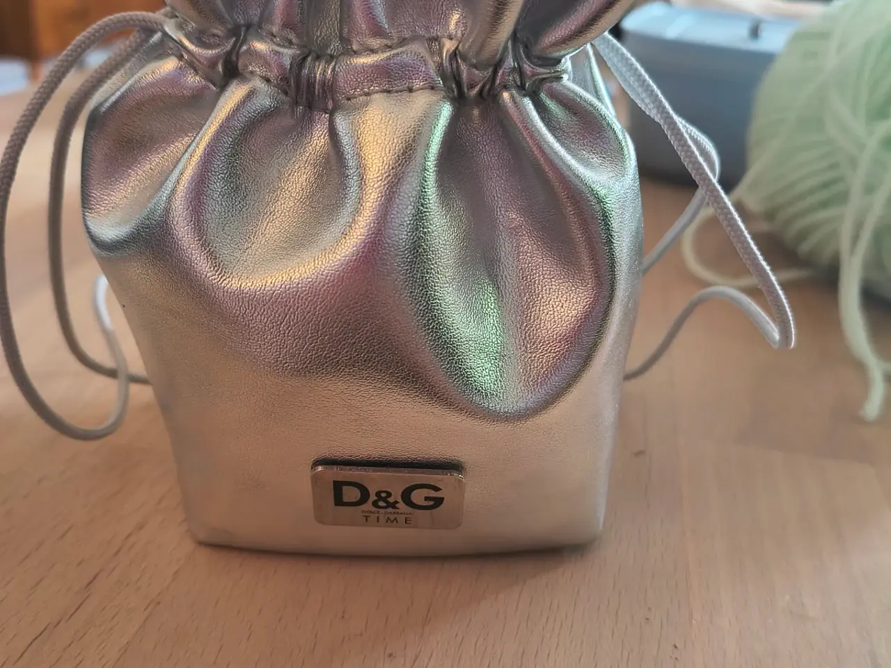 Billede 2 - Ældre D&G ur sælges.