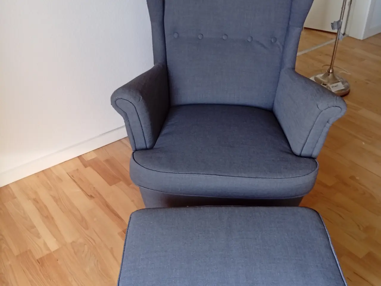 Billede 1 - Ikea, Strandmon øreklapstol med fodskammel