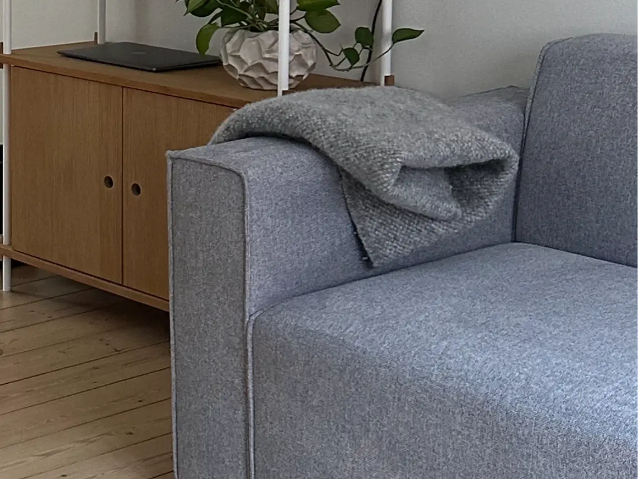 Billede 3 - Grå 2-personers sofa
