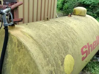 Dieselolietank med pumpe. 2500l.
