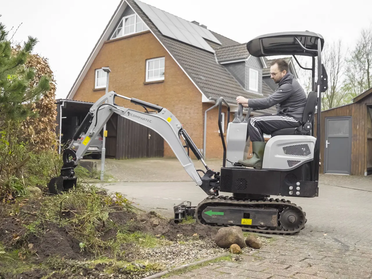 Billede 26 - Bobmaster Plus diesel minigraver - 970 kg med drejearm og justerbar undervogn, inkl. skovlsæt