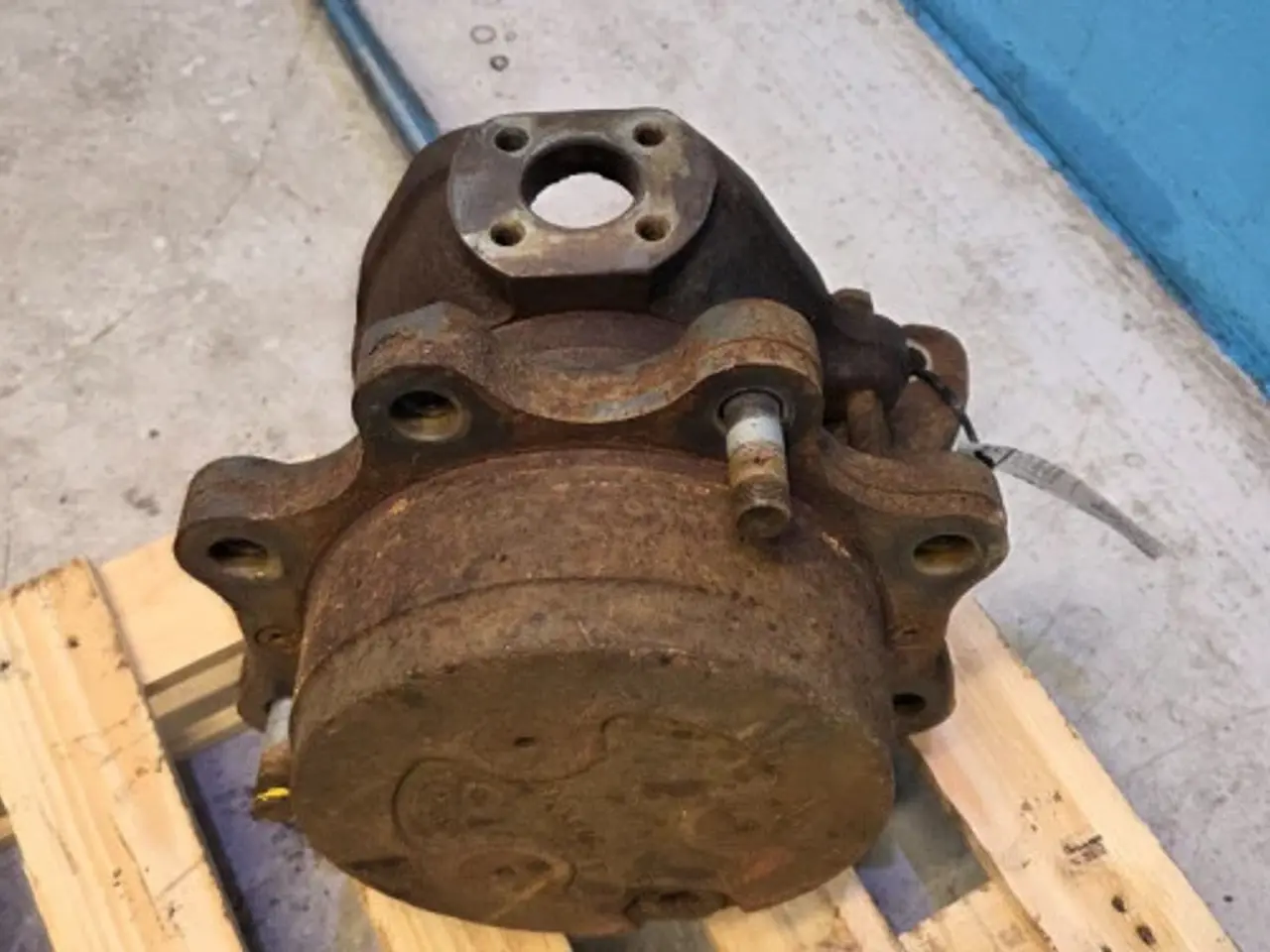 Billede 11 - New Holland LB 110 B Hjulnav R. 85817698